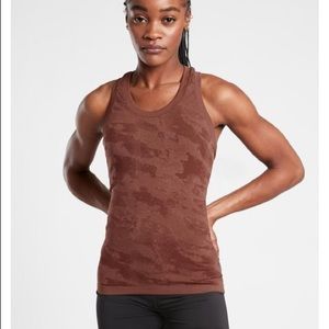 Athleta momentum tank camo XS